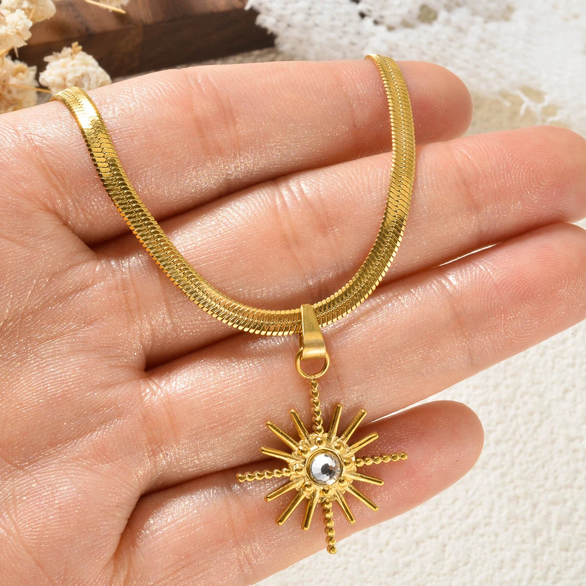 Vintage Sun Pendant Necklace Stainless Steel Waterproof Jewelry Accessories Jewelry Gift for Birthday Anniversary Suit for Party 250701