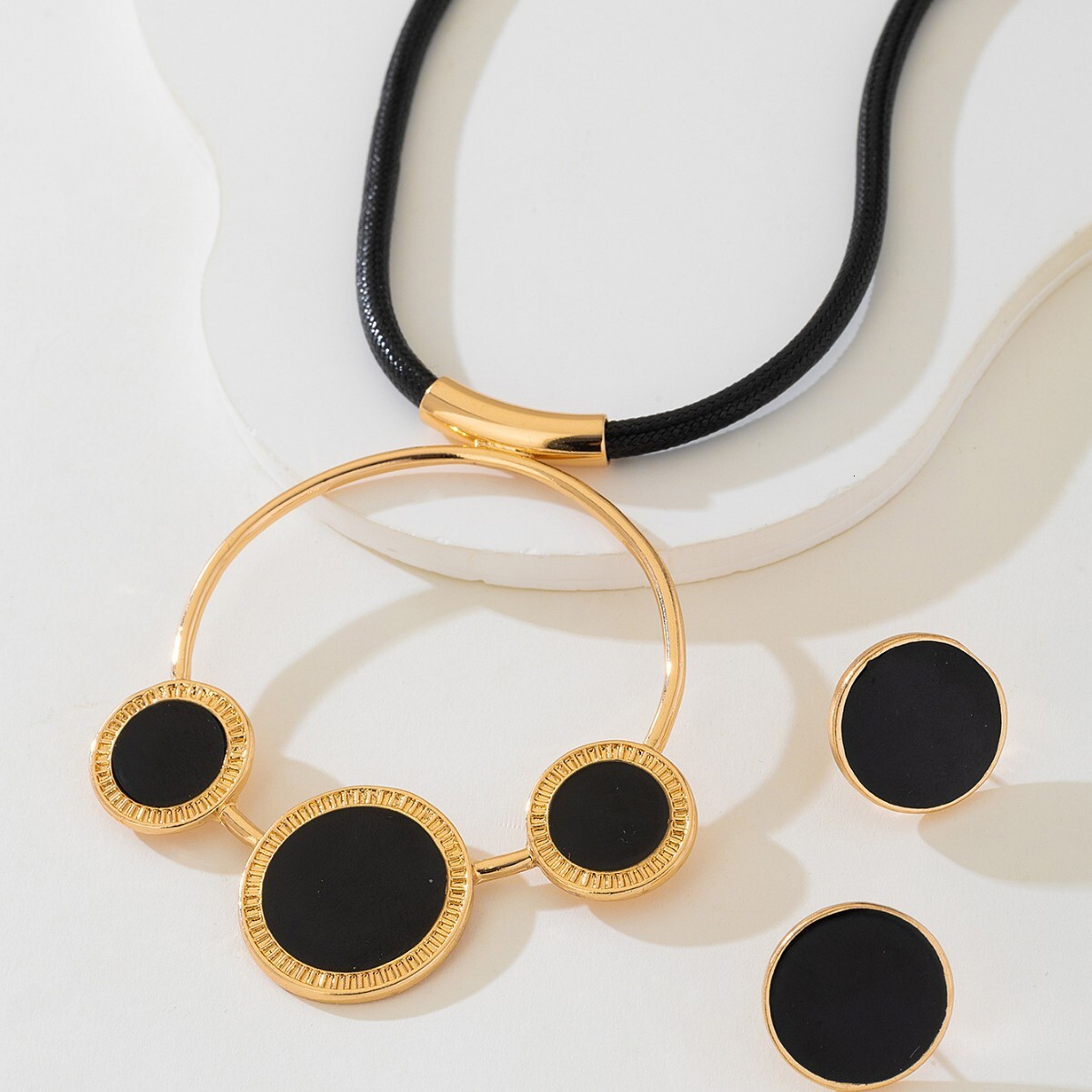 Trendy Black Roman Pattern Round Pendant Necklace and Earring Set Fashion Korean Style Accessories for Women