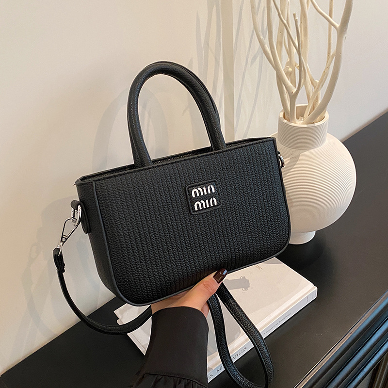 free shipping designer Shoulder Bags Fashion Handheld Small Square Bag for Women 2025 New Style Western Commuter Versatile Crossbody Bag
