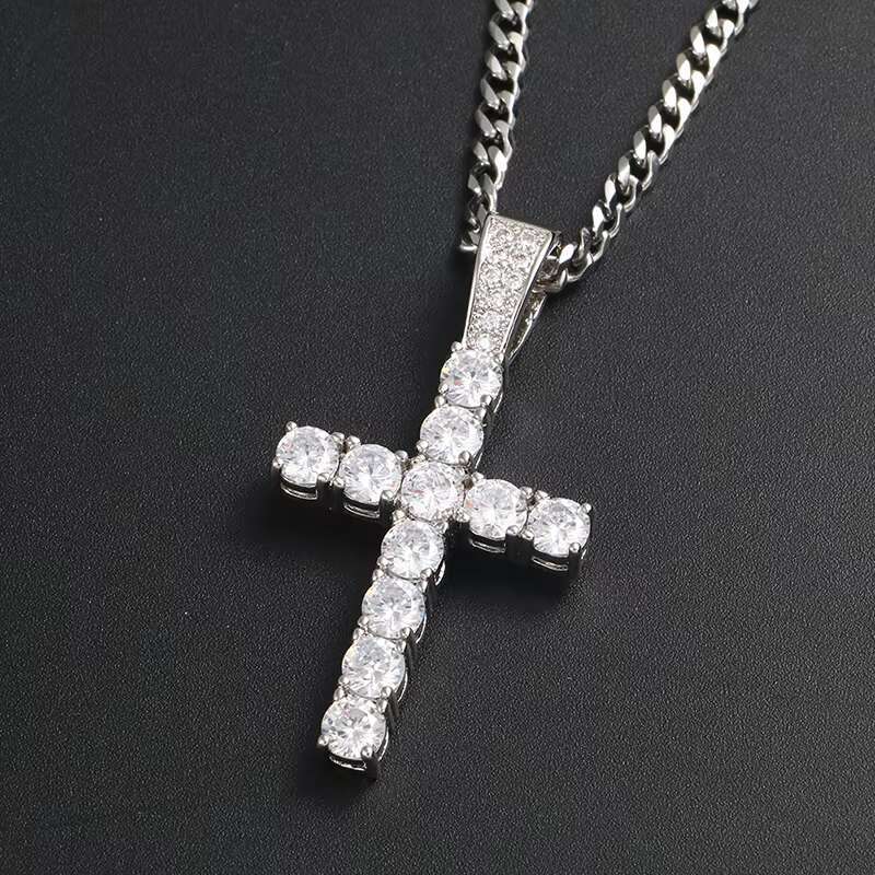 Wholesale Fashion Iced Out Moissanite/Zircon Cross Pendant for Necklaces