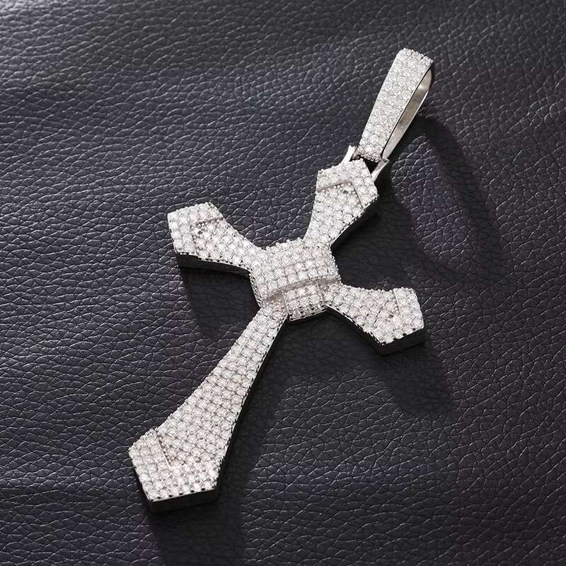 Hot Sale Fashion Iced Out Full Diamond Moissanite/Zircon Cross Pendant for Necklaces