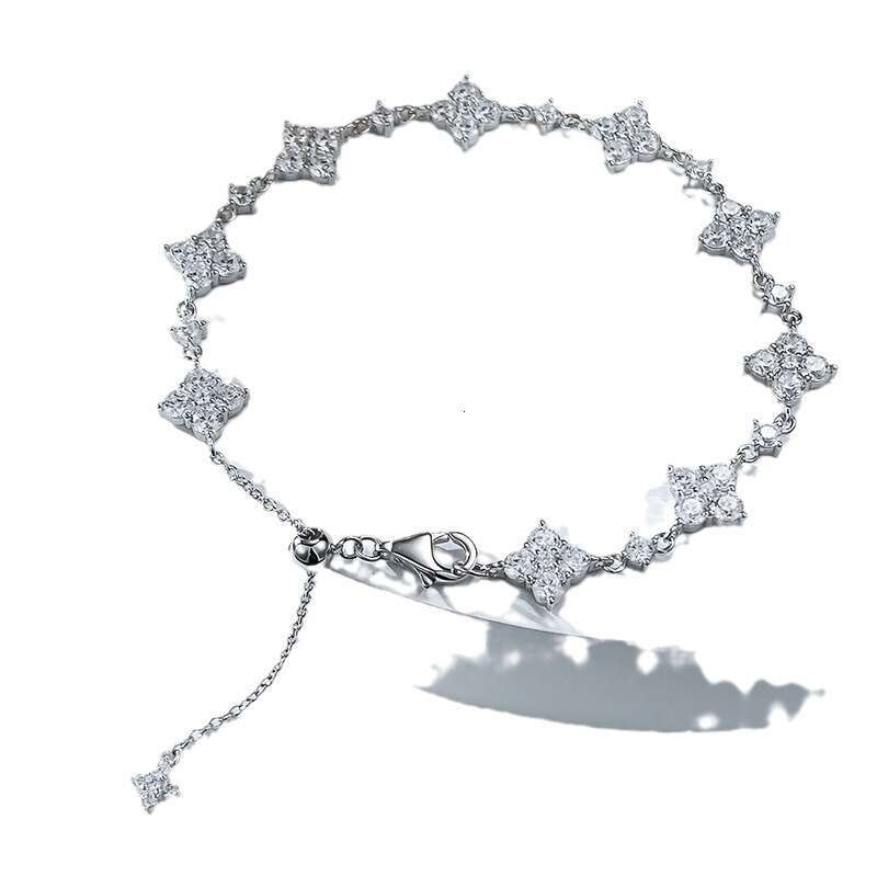 DHCollections Gold Jewelry 2024 New S Full Dia Flower Simple Sweet Temperament Fashion Inlaid Sier Bracelet for Women