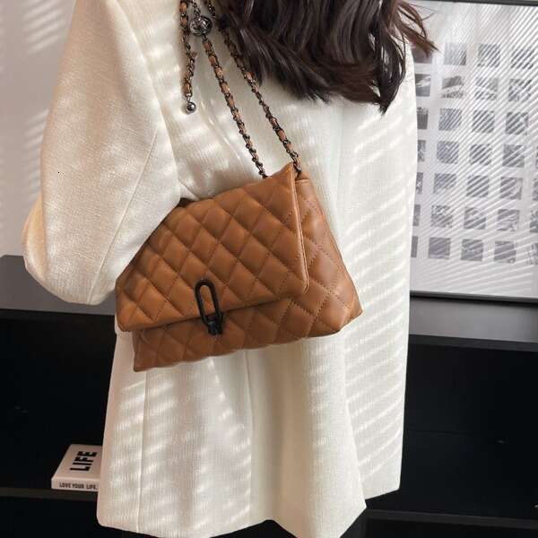 igh-Quality Texture for Women, Autumn/Winter 2025 New Trendy Fashion Quilted Chain Bag, Niche Women's Shoulder and Crossbody Bag