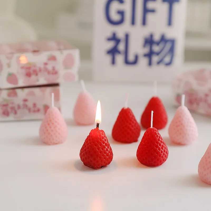 4/6/9PCS Strawberry Shaped Scented Candles Gift Box Handmade Realistic Fruit Scented Aromatherapy Mini Candles Home Decor Gifts W250704