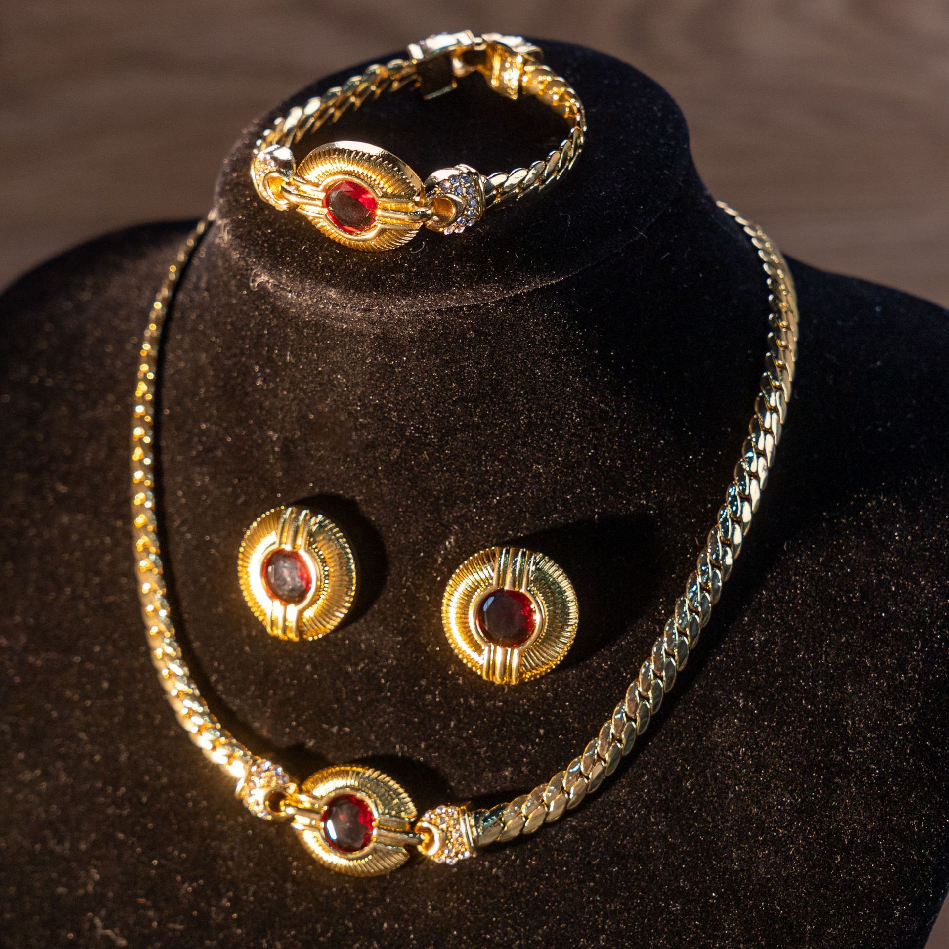 Chic Western Aesthetic Necklace Ensemble Featuring Long-lasting Antique Finish