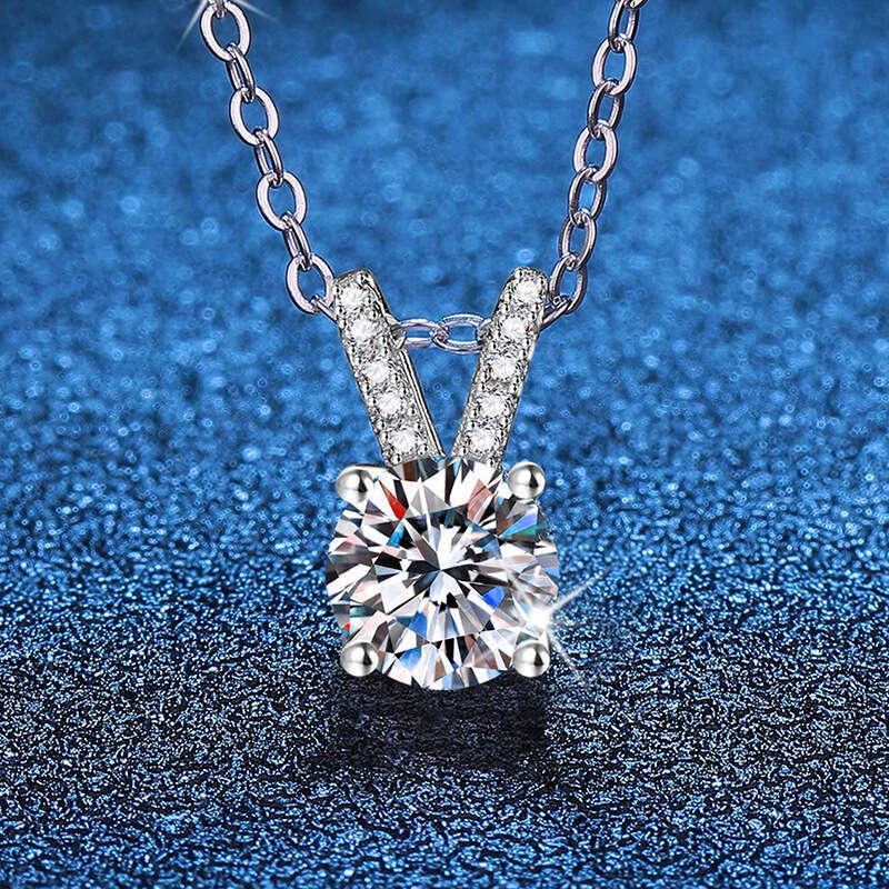 S925 Pure S925ier Four-Claw S925imple Rabbit Ear Pendant 1 caratS925 MoiS925S925anite Necklace 9e8