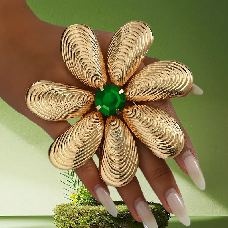 Fashion Exaggerated Flower Ring Elegant Versatile Unique Design Sense Earrings