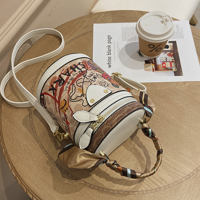 Free Shipping Designer Women's Bucket Bag, High-end Texture, Bear Graffiti, Single Shoulder Crossbody Bag, New Fashionable Multifunctional Handba