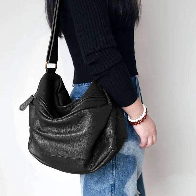 Elegant Designer Style Female Messenger Purse Versatile Single Strapped Squared Accessory for Daily Use