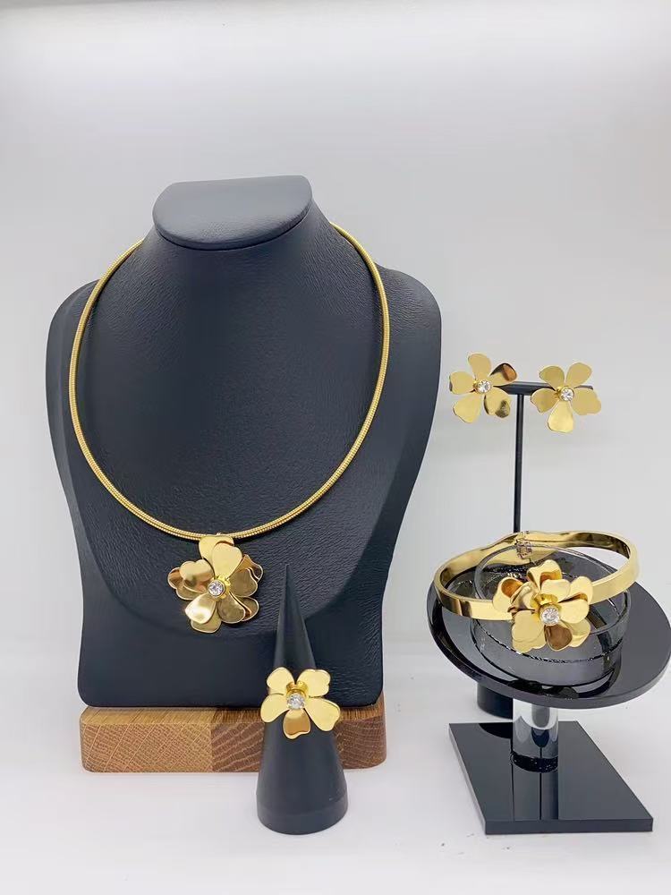 18K Gold Color Jewelry Set Ethiopian Simple Fashion est Earrings Necklace Bangle Ring Italy Pendant Jewelry Gift 240826