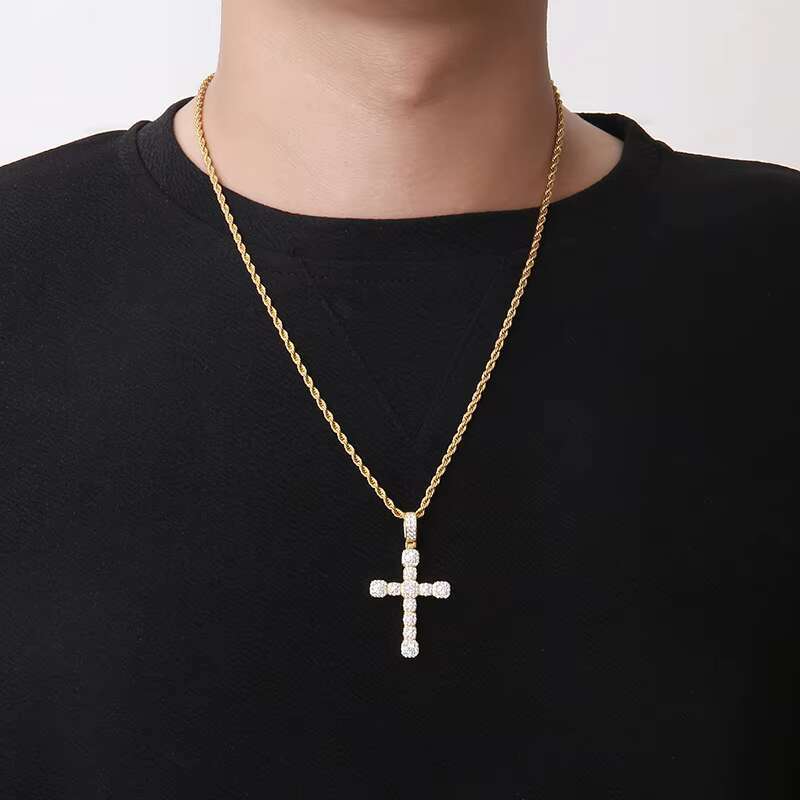 Hot Sale High Quality Fashion Luxury Iced Out Moissanite/Zircon Cross Pendant for Necklaces