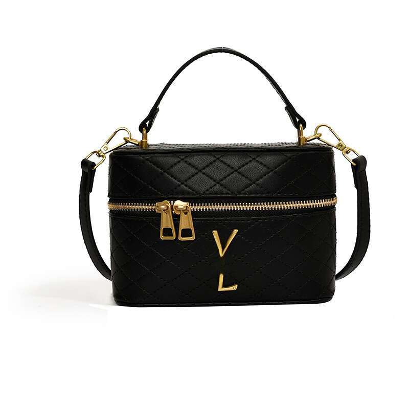 Designer Handbag Womens Tote Bag Quilted Small Fashionable Crossbody Bag Versatile Single Strap Shoulder Bag High-End Chain Bag Trendy Evening Bag B58