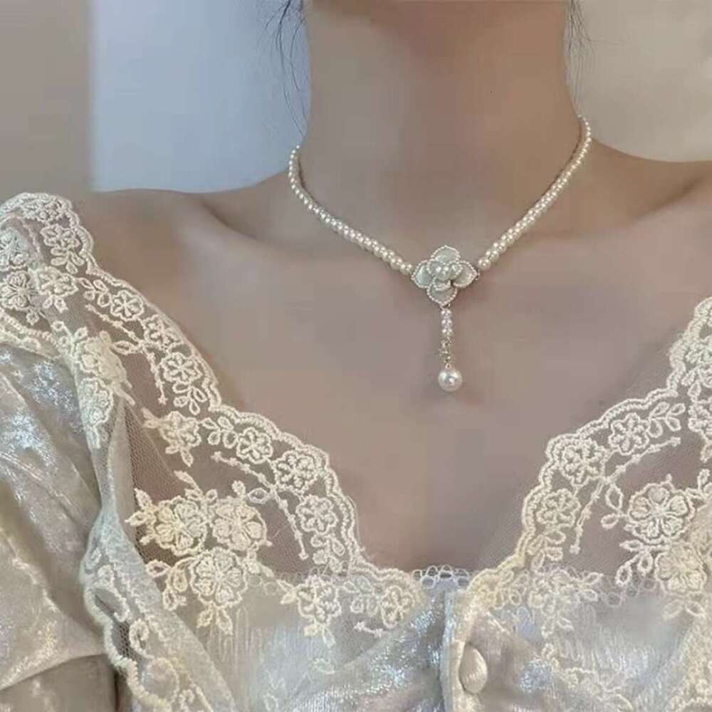 DHcollections French Style Pearl Necklace Elegant Camellia Petal Collarbone Chain Bridal Choker Wedding Dress Evening Gown Three-Piece Set
