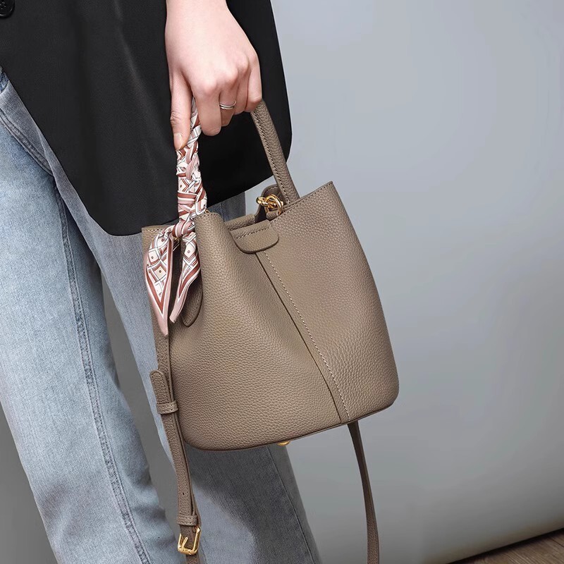 Ladies' Bucket Bag 2025 Designer's New Fashionable Niche Design Commuting Bag Handbag High-end Ladies' Crossbody Bag