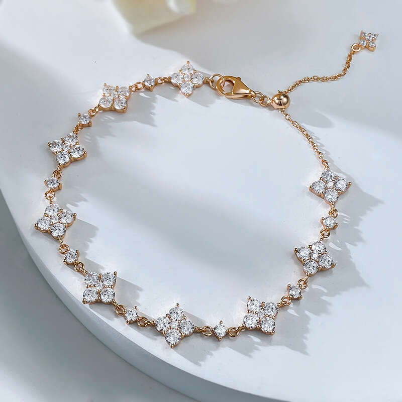 DHCollections Gold Jewelry 2024 New S Full Dia Flower Simple Sweet Temperament Fashion Inlaid Sier Bracelet for Women