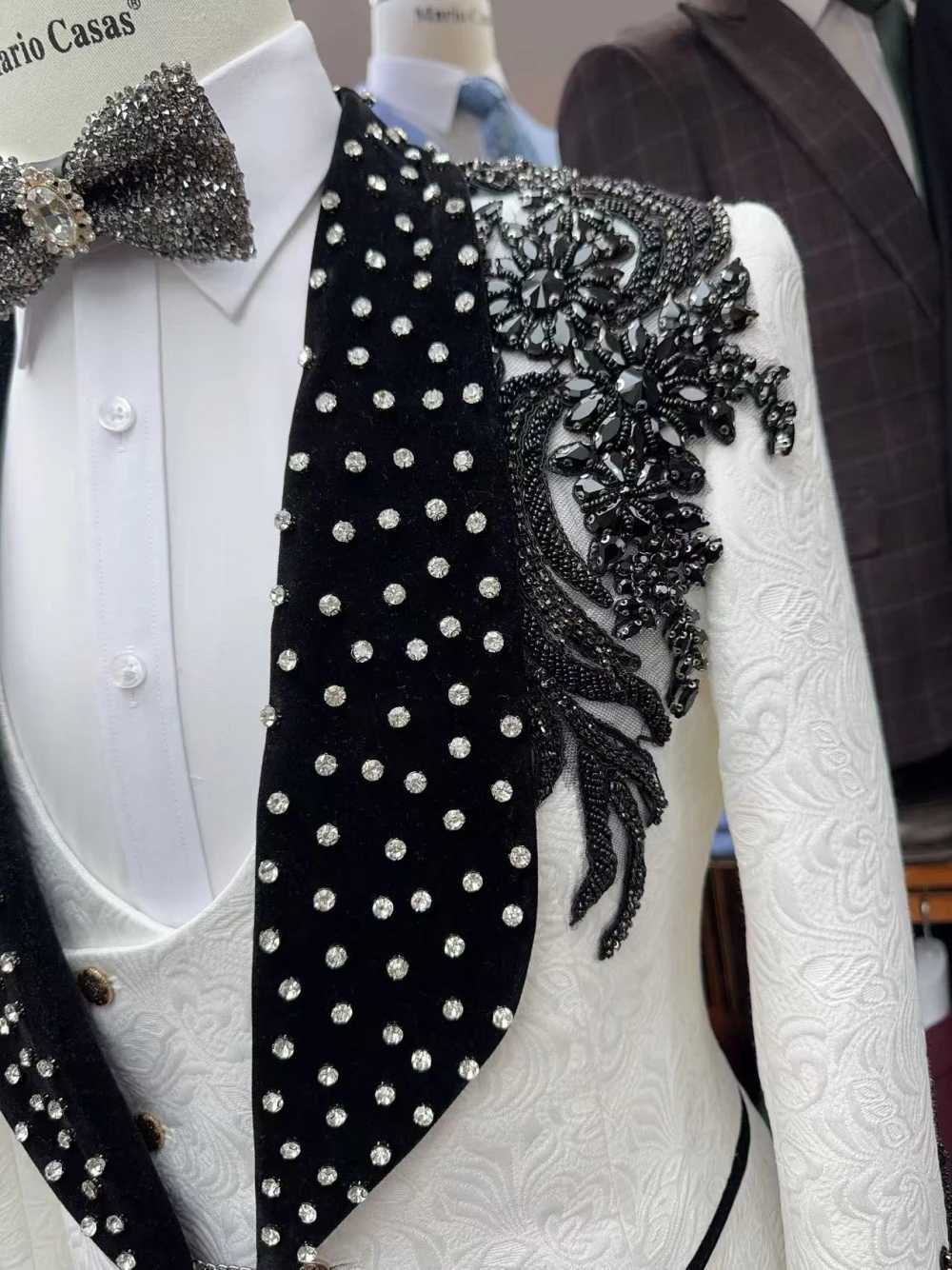 On Sale Luxurious Shawl Lapel Mens Suit Customized Jacquard Popular Beading Crystals Jacket Pants Vest Groom Wear Four Seasons X250704
