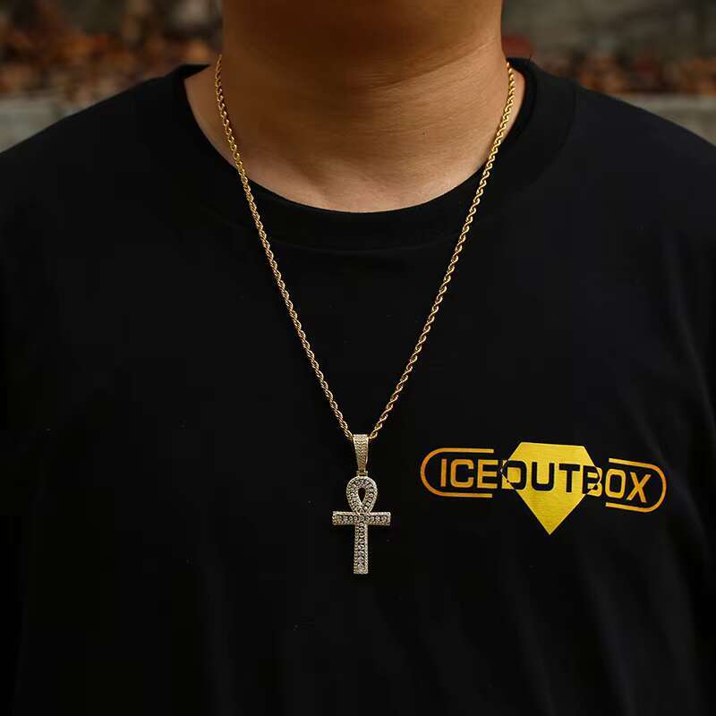 Hot Sale High Quality Fashion Iced Out Moissanite/Zircon Cross Pendant for Necklaces