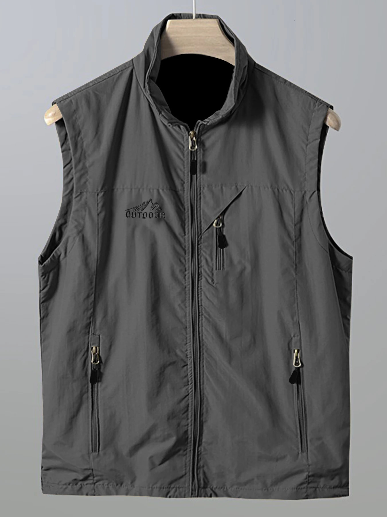 Sleeveless casual and capable mens vest fashionable workwear suitable for outdoor wear in spring summer made of polyester fiber 250704