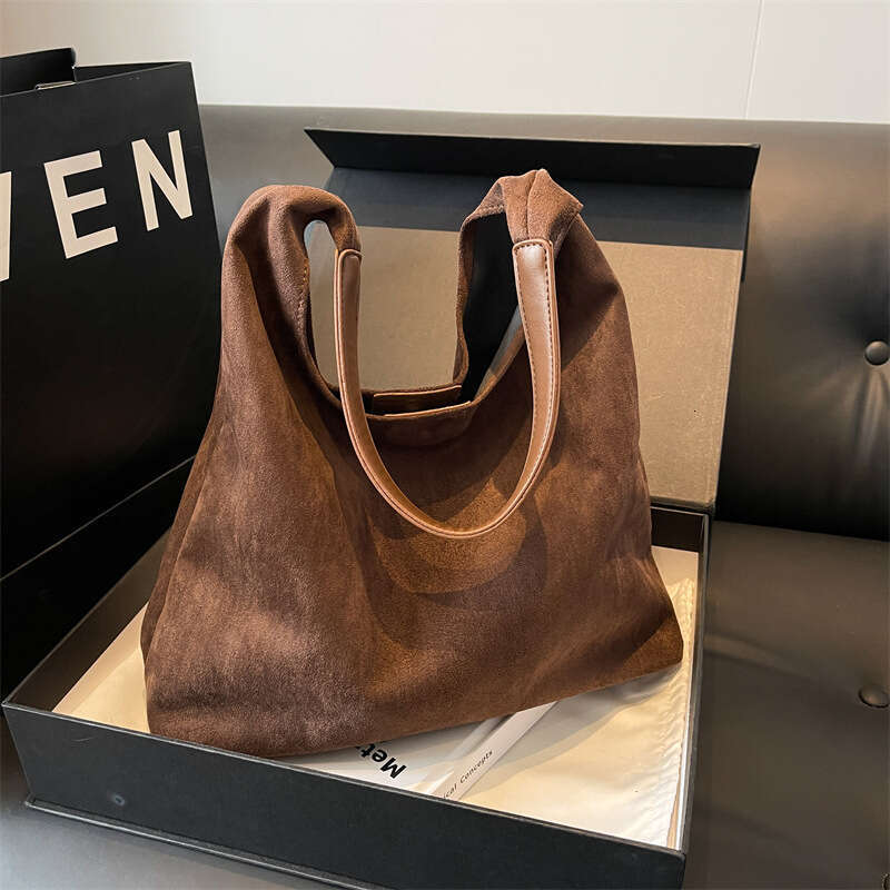 Women's Large Capacity Retro Veet Bucket Trendy Niche Design Tote Bag 2025 New Casual Fashion Trend