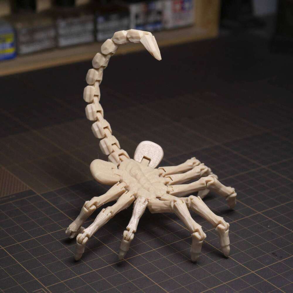 3D Printed Face-Hing Bug Alien One-Piece Joint Movable Children's Toy Gift Car Ornament Decoration Scene