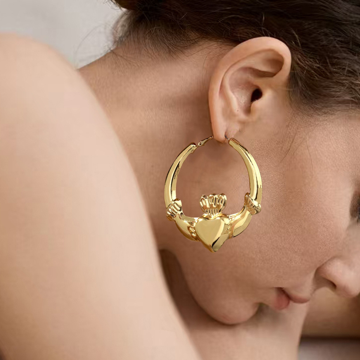 New Exaggerated Heart Hoop Fashion Trend Sweet Large Earrings Hoops