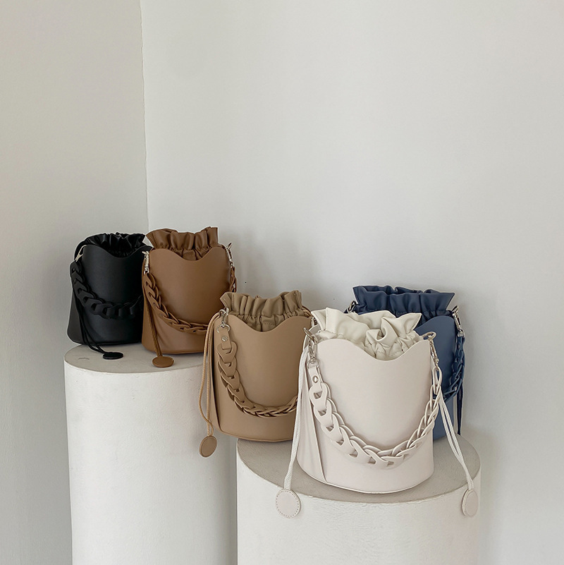 2025 Designer Women's New Fairy Bucket Bag Fashion Internet Celebrity Same Style Single Shoulder Crossbody Bag Women's Bag