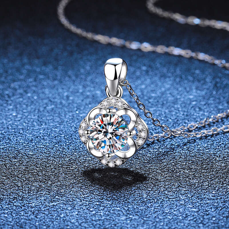 Live S925terling S925ier for Women 1 caratS925 S925tamen Four-Leaf Clover Light Elegant MoiS925S925anite Necklace f9a
