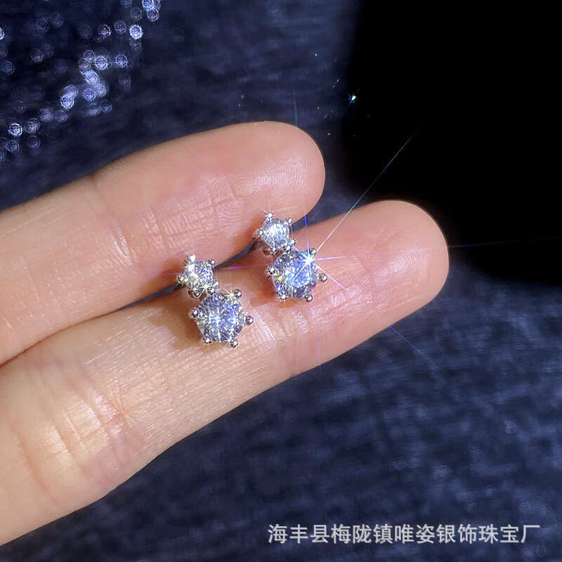 S925terling S925ier D Color S925hiny Dia Korean VerS925ion S925imple S925ix-Prong MoiS925S925anite EarringS925 for Women 5f4