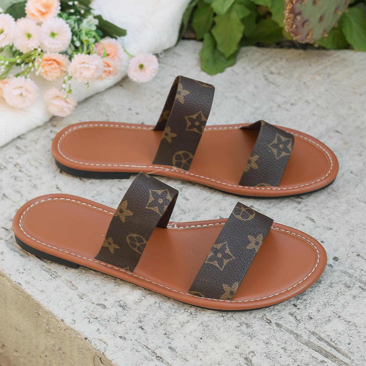 hot new free shipping designer slippers for womens flat slippers black beige New embroidered outdoor slippers
