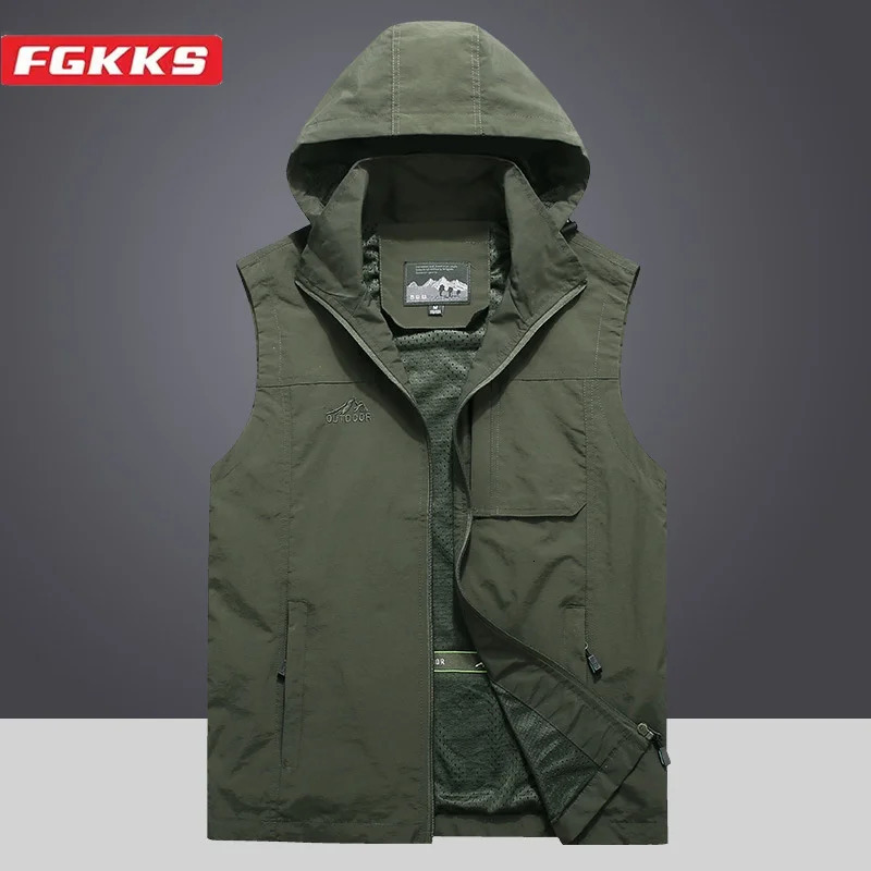 FGKKS Outdoor Casual Vest For Men Large Pocket Hooded Fashion Coat High Quality n Streetwear Men 250704
