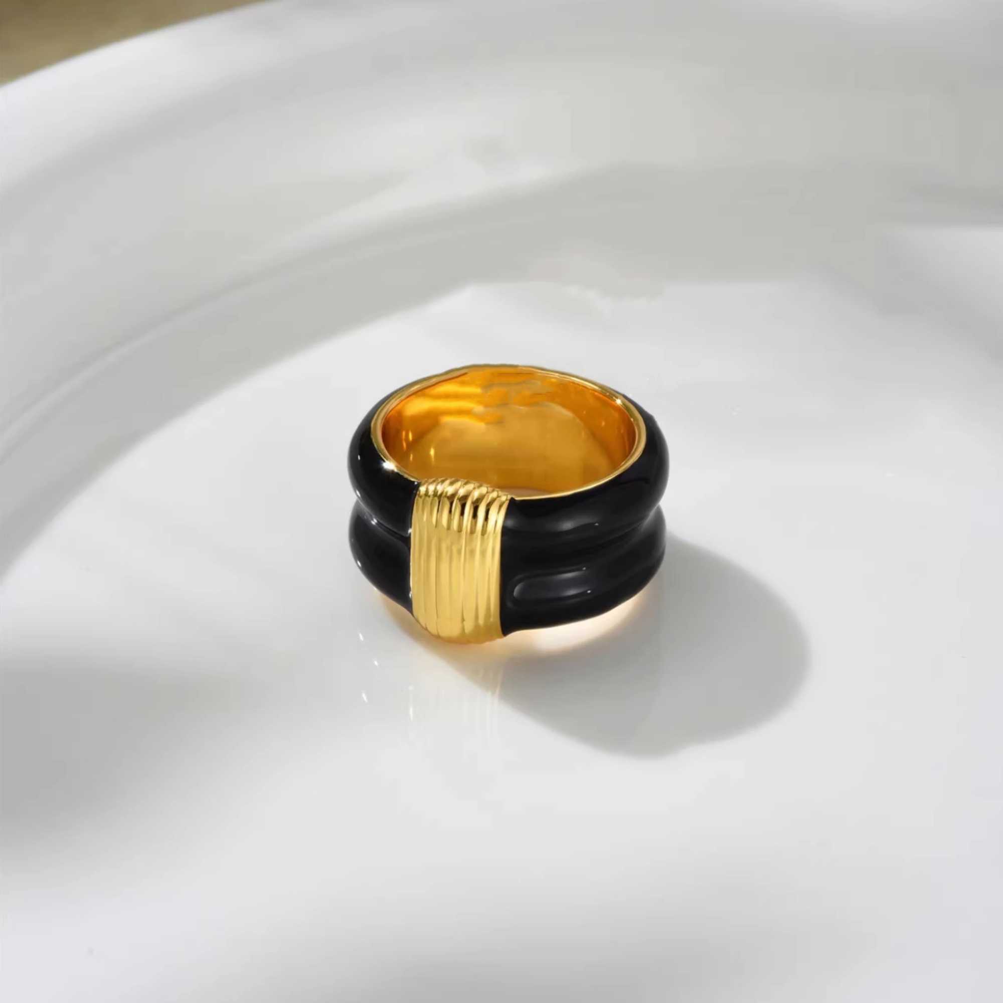 France Retro Black Gold White Wide Ring Women Europe Designer Jewelry Party Trend Y250704
