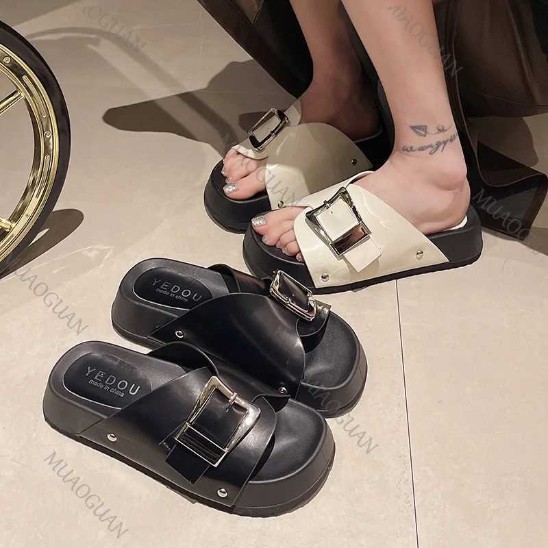 Slippers Women Summer Outside Wear New Flat Thick Bottom Leisure Beach Slipper Shoes for Women Fashion Buckle Sandals Slides W250704
