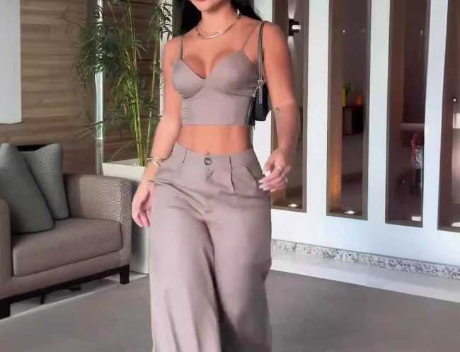 Sexy Hot Girl Two Piece Set 2024 Summer Sexy V-Neck Strap Slveless Elastic Tank Top High Waist Wide Leg Pants Set Womens Set X250704