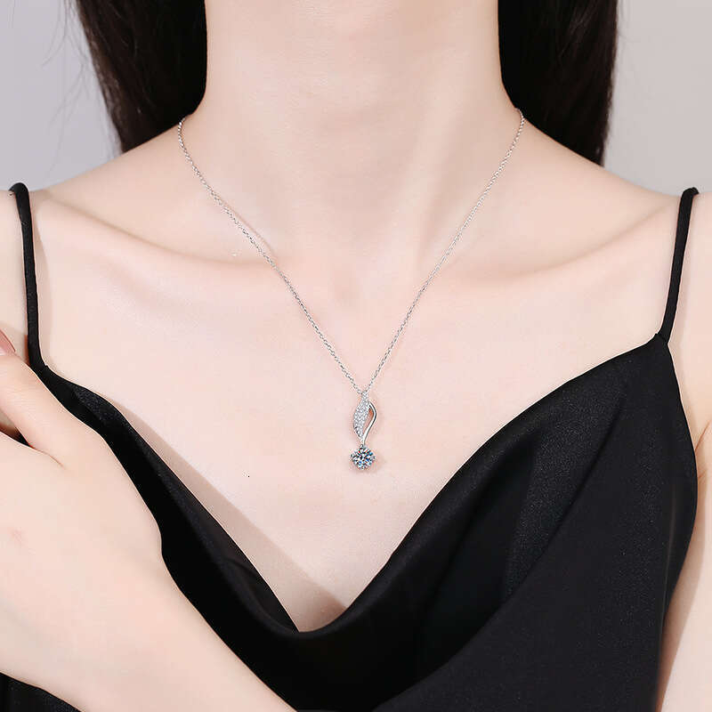 S925 Pure S925ier Leaf Pendant for Women InS925 S925tyle DeS925ign S925enS925e 1 caratS925 MoiS925S925anite Necklace 1e4