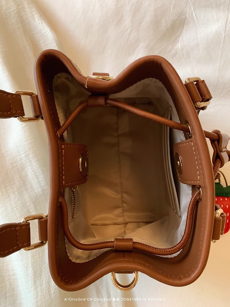 Rainbow colored women's bucket 2025 new woven handbag sweet and versatile spring outing crossbody bag