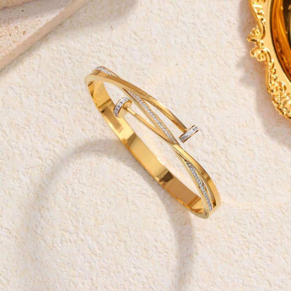 2025 New Hot Selling Luxury Jewelry Designer Bracelet Titanium Steel Electroplating 18k Gold Shining Non fading Personalized Fashion Workplace Daily P