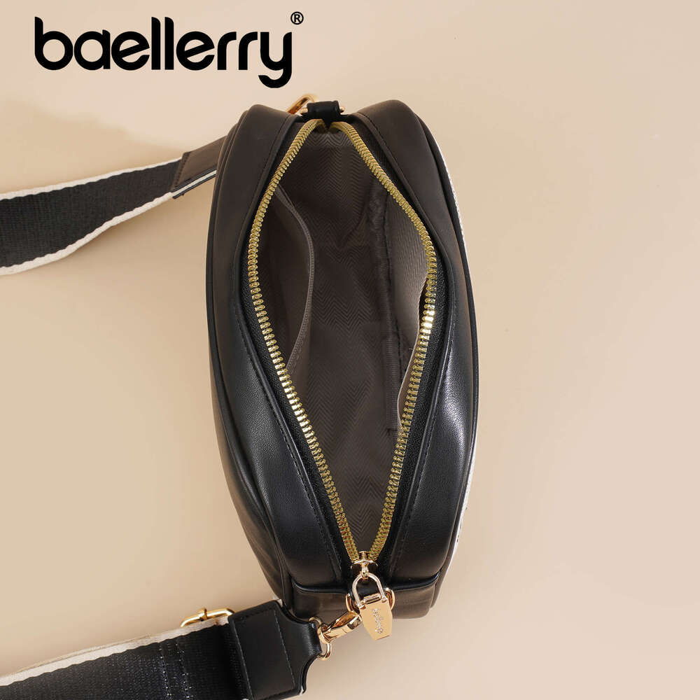 New Women's Crossbody High-end Embroidery Cute Bear Small Square Fashionable Large Capacity Shoulder Phone Bag
