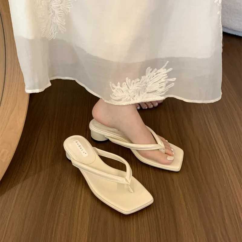 2024 New Womens Slippers Summer Square Head Thick Sole Women Wedge Beach Shoes Simple Flip-flops Womens Shoes W250704