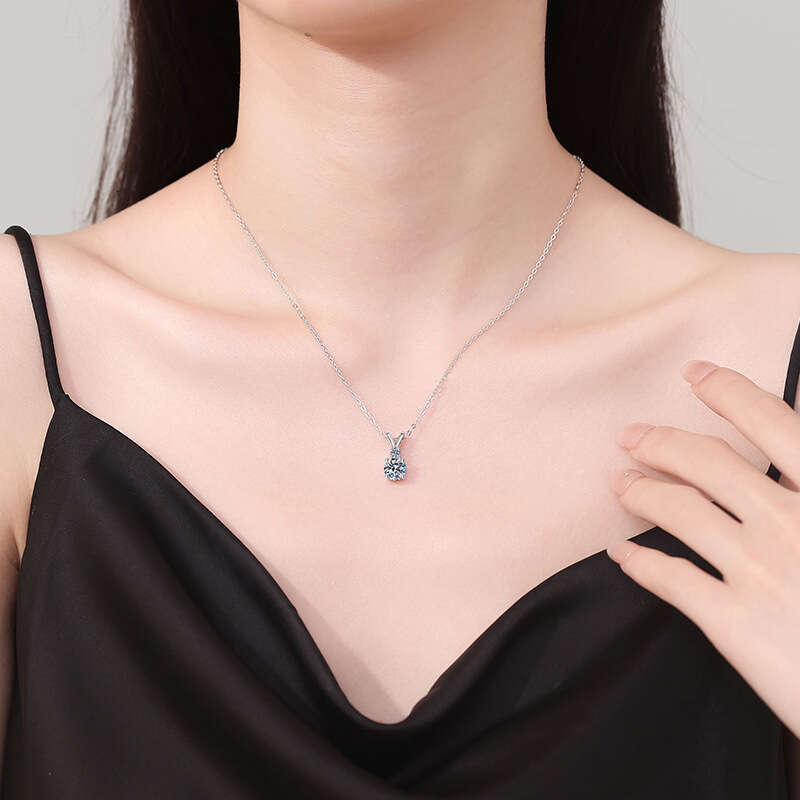 S925 Pure S925ier Pendant ClaS925S925ic Four-Prong Rabbit Ear 1 caratS925 MoiS925S925anite Necklace 915
