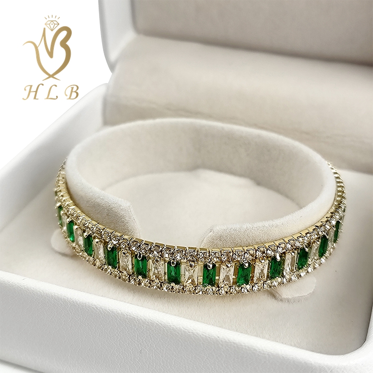 Elegant Gold-Toned Belt Clasp Design Luxury Jewellery Case - Ideal Gift Option