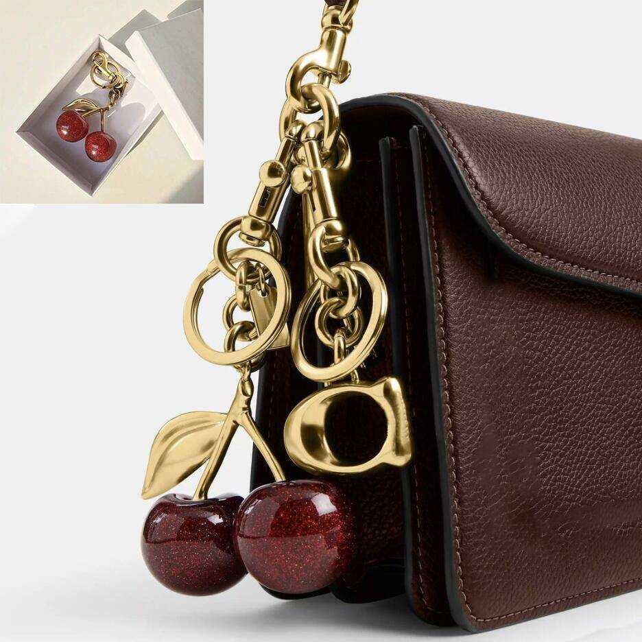 luxury keychain designer keychain wallet key cherry charm chain Unisex woman Lanyards White designer keychain jewelry designers purse charm keyring for women