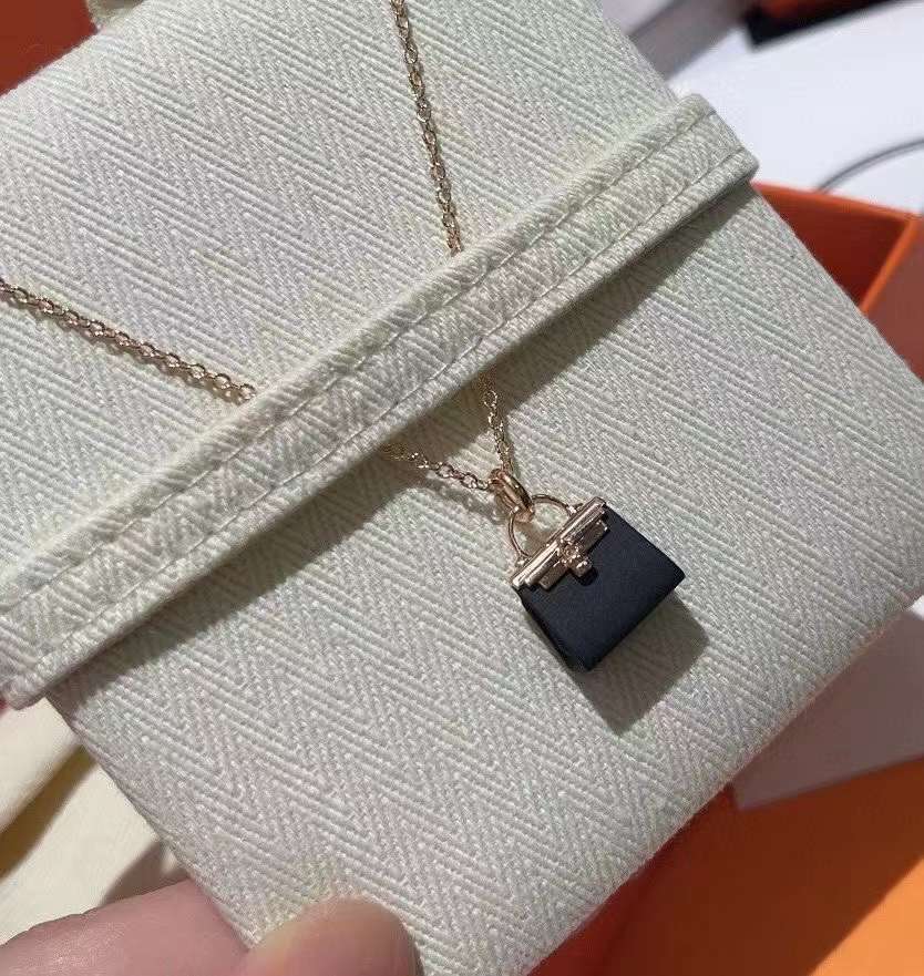 DHcollections New H Pendant Black Bag Necklace High Version V Gold Kelly Handbag Same Style