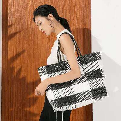 famous Weave Basket Handmade Beach bag Summer Rattan Handbags Women Fashion big Messenger Bag Kintted Causal Shoulder