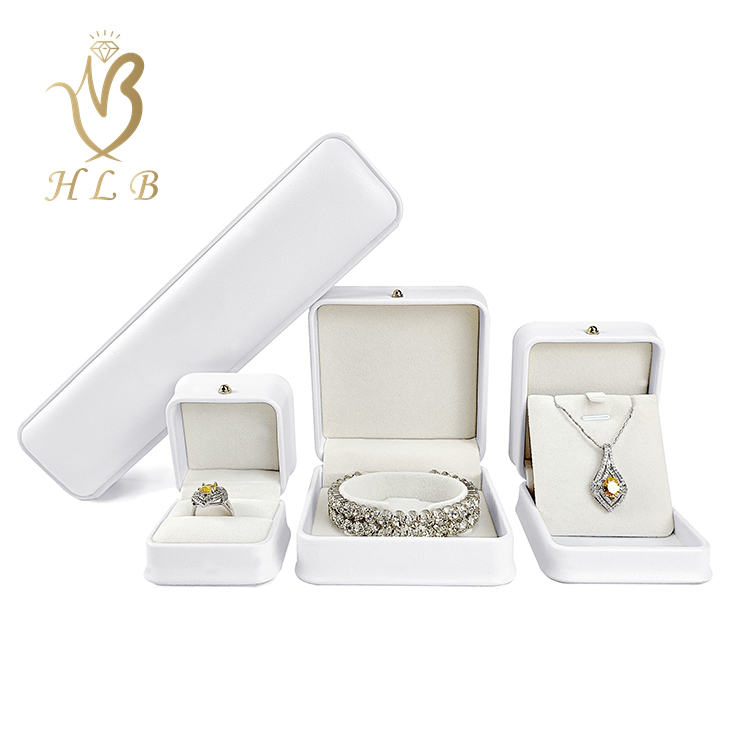 Elegant Gold-Toned Belt Clasp Design Luxury Jewellery Case - Ideal Gift Option