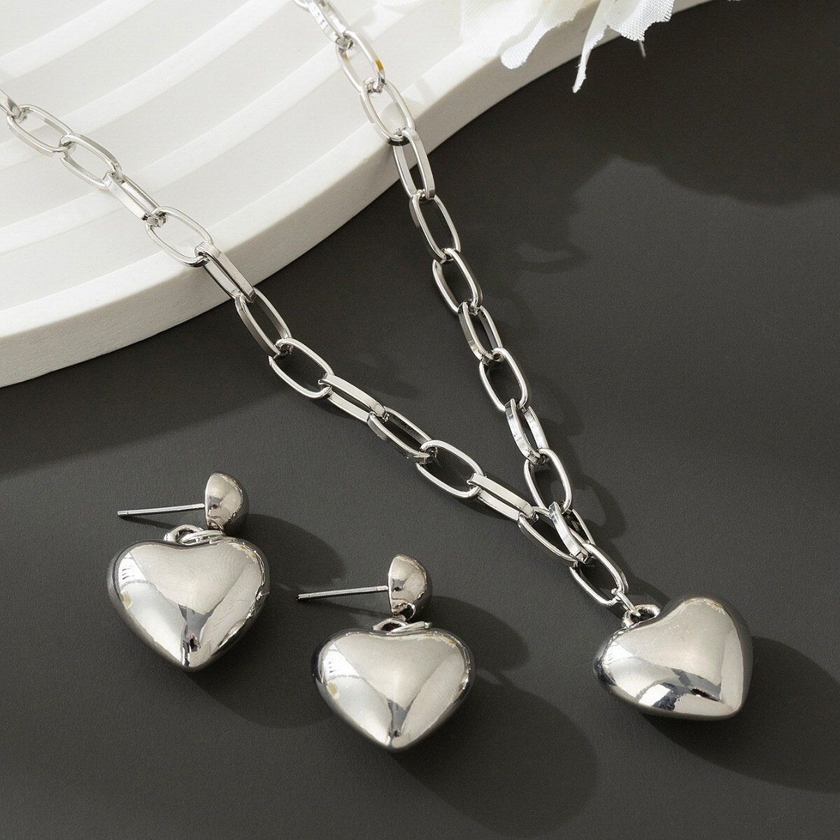 New Jewelry Heart Pendant Fashion Versatile Women's Clavicle Chain Heart-shaped Necklace for Women