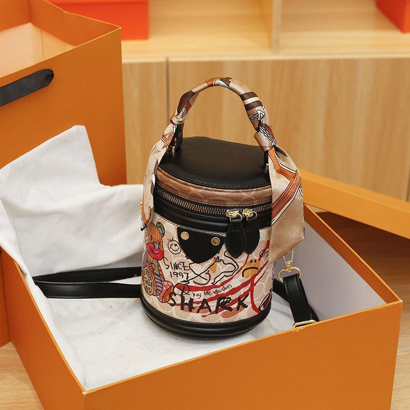 Free Shipping Designer Women's Bucket Bag, High-end Texture, Bear Graffiti, Single Shoulder Crossbody Bag, New Fashionable Multifunctional Handba