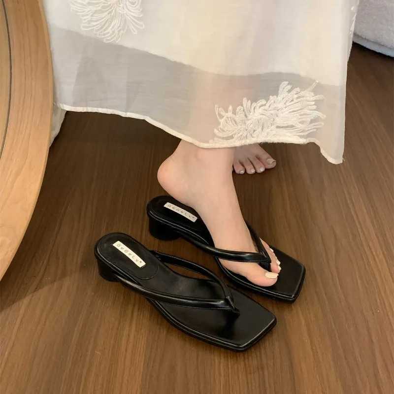 2024 New Womens Slippers Summer Square Head Thick Sole Women Wedge Beach Shoes Simple Flip-flops Womens Shoes W250704