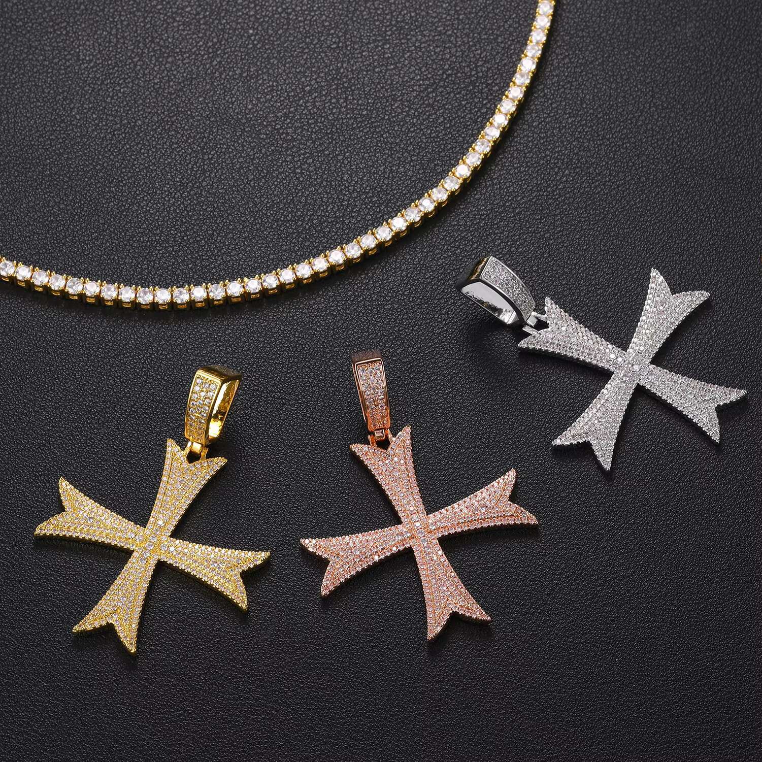 Wholesale High Quality Fashion Luxury Iced Out Moissanite/Zircon Cross Pendant for Necklaces