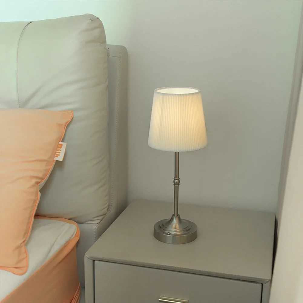 Metal Base Small Table Lamp 2200K Warm Light Cordless LED Metal Table Lamp USB Rechargeable 5200mAh Portable Cordless Table LampXJ250703