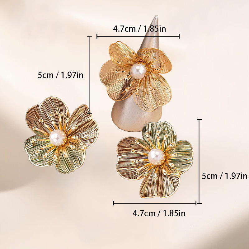 French Style High-End Hollow Flower Stud Earrings 1 Pair Exaggerated Large Petal Irregular Light Ring for Women